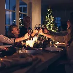 Forest Chalet, Famous Areas Around Us, 15 Min To Of Salzburg, Mountainview, Panorama Sauna, Bath Whirlpool, Fire Pit In Garden Up To 10 P Casa de Férias