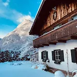 Forest Chalet, Famous Areas Around Us, 15 Min To Of Salzburg, Mountainview, Panorama Sauna, Bath Whirlpool, Fire Pit In Garden Up To 10 P *