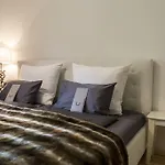 Forest Chalet, Famous Areas Around Us, 15 Min To Of Salzburg, Mountainview, Panorama Sauna, Bath Whirlpool, Fire Pit In Garden Up To 10 P *