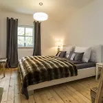 Casa de Férias Forest Chalet, Famous Areas Around Us, 15 Min To Of Salzburg, Mountainview, Panorama Sauna, Bath Whirlpool, Fire Pit In Garden Up To 10 P Golling an der Salzach