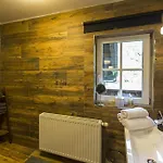 Casa de Férias Forest Chalet, Famous Areas Around Us, 15 Min To Of Salzburg, Mountainview, Panorama Sauna, Bath Whirlpool, Fire Pit In Garden Up To 10 P *
