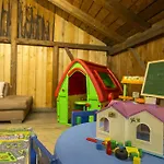 Forest Chalet, Famous Areas Around Us, 15 Min To Of Salzburg, Mountainview, Panorama Sauna, Bath Whirlpool, Fire Pit In Garden Up To 10 P *