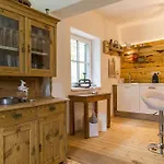 Casa de Férias Forest Chalet, Famous Areas Around Us, 15 Min To Of Salzburg, Mountainview, Panorama Sauna, Bath Whirlpool, Fire Pit In Garden Up To 10 P Golling an der Salzach