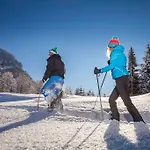 Forest Chalet, Famous Areas Around Us, 15 Min To Of Salzburg, Mountainview, Panorama Sauna, Bath Whirlpool, Fire Pit In Garden Up To 10 P Casa de Férias *