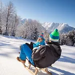 Forest Chalet, Famous Areas Around Us, 15 Min To Of Salzburg, Mountainview, Panorama Sauna, Bath Whirlpool, Fire Pit In Garden Up To 10 P *