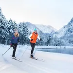 Forest Chalet, Famous Areas Around Us, 15 Min To Of Salzburg, Mountainview, Panorama Sauna, Bath Whirlpool, Fire Pit In Garden Up To 10 P Casa de Férias