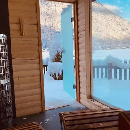 Forest Chalet, Famous Areas Around Us, 15 Min To Of Salzburg, Mountainview, Panorama Sauna, Bath Whirlpool, Fire Pit In Garden Up To 10 P * Golling an der Salzach