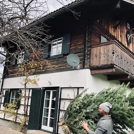 Forest Chalet, Famous Areas Around Us, 15 Min To Of Salzburg, Mountainview, Panorama Sauna, Bath Whirlpool, Fire Pit In Garden Up To 10 P Vakantiehuis *