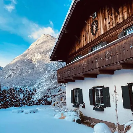 Forest Chalet, Famous Areas Around Us, 15 Min To Of Salzburg, Mountainview, Panorama Sauna, Bath Whirlpool, Fire Pit In Garden Up To 10 P *