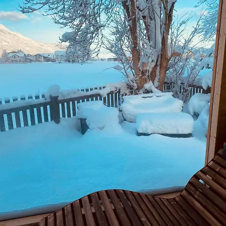 Forest Chalet, Famous Areas Around Us, 15 Min To Of Salzburg, Mountainview, Panorama Sauna, Bath Whirlpool, Fire Pit In Garden Up To 10 P بيت للعطل *