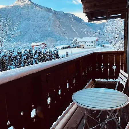 Forest Chalet, Famous Areas Around Us, 15 Min To Of Salzburg, Mountainview, Panorama Sauna, Bath Whirlpool, Fire Pit In Garden Up To 10 P *