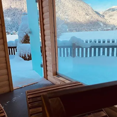 Forest Retreat: Mountain Views, Sauna & Garden Oasis Holiday home