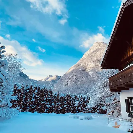 Forest Chalet, Famous Areas Around Us, 15 Min To Of Salzburg, Mountainview, Panorama Sauna, Bath Whirlpool, Fire Pit In Garden Up To 10 P * 골링안데살자흐