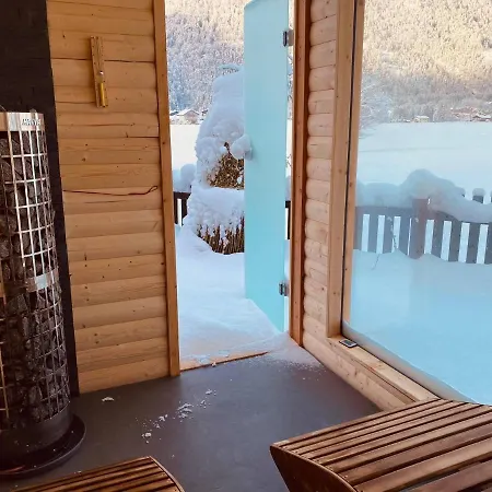 Forest Chalet, Famous Areas Around Us, 15 Min To Of Salzburg, Mountainview, Panorama Sauna, Bath Whirlpool, Fire Pit In Garden Up To 10 P Vakantiehuis