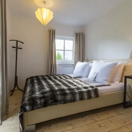 Forest Chalet, Famous Areas Around Us, 15 Min To Of Salzburg, Mountainview, Panorama Sauna, Bath Whirlpool, Fire Pit In Garden Up To 10 P Vakantiehuis