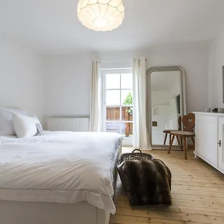 Forest Chalet, Famous Areas Around Us, 15 Min To Of Salzburg, Mountainview, Panorama Sauna, Bath Whirlpool, Fire Pit In Garden Up To 10 P Vakantiehuis