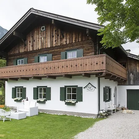 Forest Chalet, Famous Areas Around Us, 15 Min To Of Salzburg, Mountainview, Panorama Sauna, Bath Whirlpool, Fire Pit In Garden Up To 10 P *