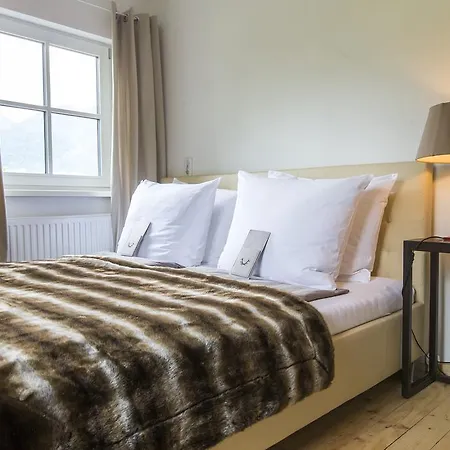 Forest Chalet, Famous Areas Around Us, 15 Min To Of Salzburg, Mountainview, Panorama Sauna, Bath Whirlpool, Fire Pit In Garden Up To 10 P * Golling an der Salzach