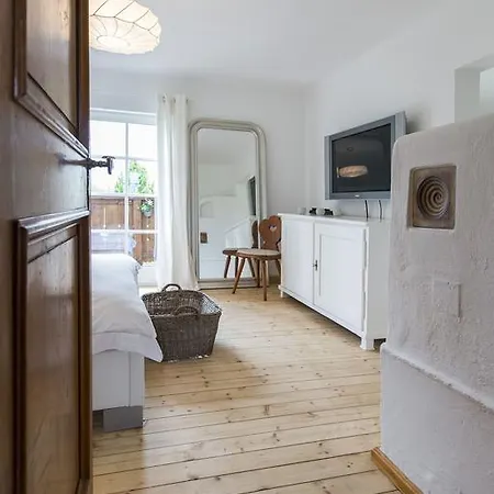 Forest Retreat: Mountain Views, Sauna & Garden Oasis Golling an der Salzach