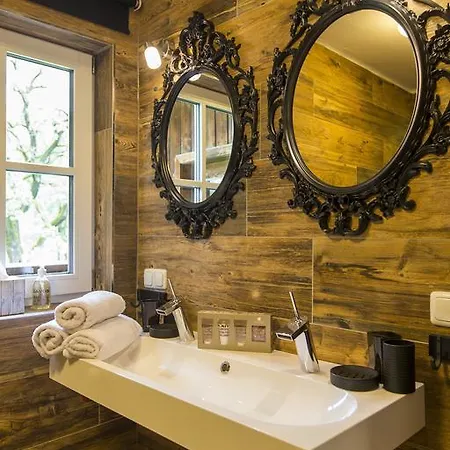 Forest Chalet, Famous Areas Around Us, 15 Min To Of Salzburg, Mountainview, Panorama Sauna, Bath Whirlpool, Fire Pit In Garden Up To 10 P Vakantiehuis