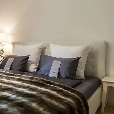 Forest Chalet, Famous Areas Around Us, 15 Min To Of Salzburg, Mountainview, Panorama Sauna, Bath Whirlpool, Fire Pit In Garden Up To 10 P *