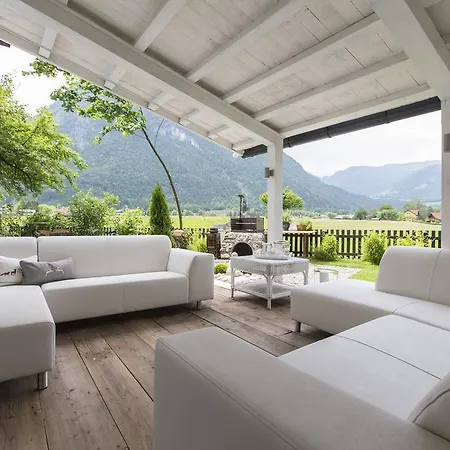 Forest Retreat: Mountain Views, Sauna & Garden Oasis * Golling an der Salzach