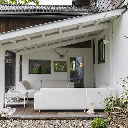 Vakantiehuis Forest Chalet, Famous Areas Around Us, 15 Min To Of Salzburg, Mountainview, Panorama Sauna, Bath Whirlpool, Fire Pit In Garden Up To 10 P *