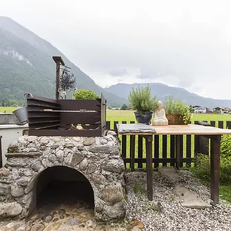 Forest Retreat: Mountain Views, Sauna & Garden Oasis Holiday home *