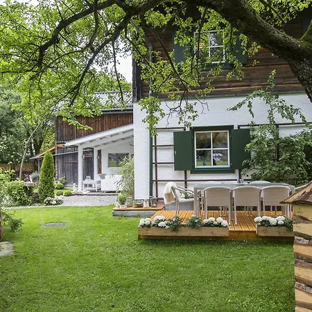 Forest Chalet, Famous Areas Around Us, 15 Min To Of Salzburg, Mountainview, Panorama Sauna, Bath Whirlpool, Fire Pit In Garden Up To 10 P Golling an der Salzach