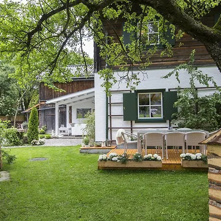 Forest Retreat: Mountain Views, Sauna & Garden Oasis Golling an der Salzach