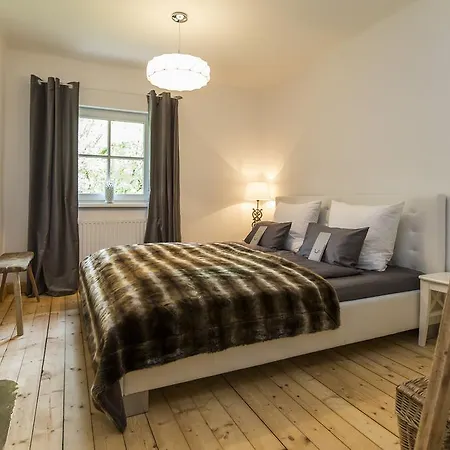 Holiday home Forest Retreat: Mountain Views, Sauna & Garden Oasis Golling an der Salzach