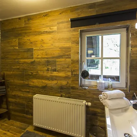 Holiday home Forest Retreat: Mountain Views, Sauna & Garden Oasis *