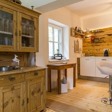 Holiday home Forest Retreat: Mountain Views, Sauna & Garden Oasis Golling an der Salzach
