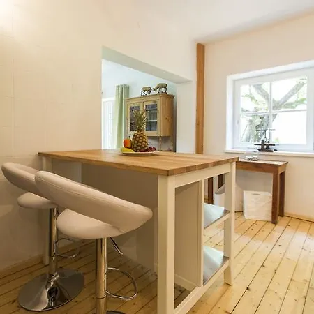 Holiday home Forest Retreat: Mountain Views, Sauna & Garden Oasis *