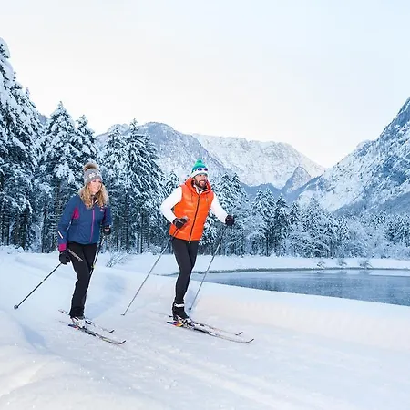 Forest Chalet, Famous Areas Around Us, 15 Min To Of Salzburg, Mountainview, Panorama Sauna, Bath Whirlpool, Fire Pit In Garden Up To 10 P Vakantiehuis