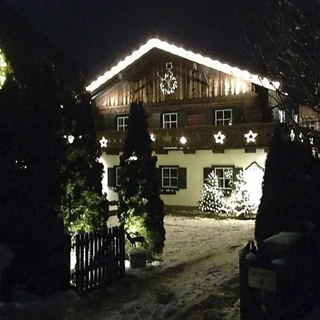 Holiday home Forest Retreat: Mountain Views, Sauna & Garden Oasis Golling an der Salzach