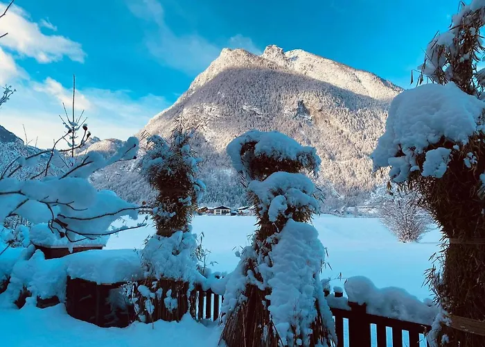 펜션 Forest Chalet, Famous Areas Around Us, 15 Min To Of Salzburg, Mountainview, Panorama Sauna, Bath Whirlpool, Fire Pit In Garden Up To 10 P