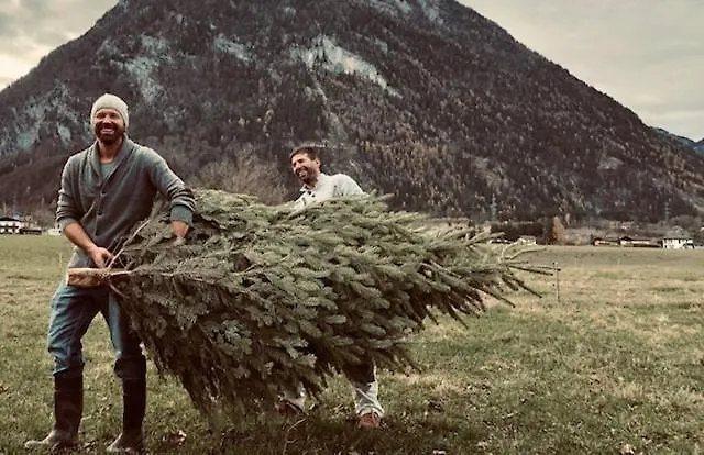 펜션 Forest Chalet, Famous Areas Around Us, 15 Min To Of Salzburg, Mountainview, Panorama Sauna, Bath Whirlpool, Fire Pit In Garden Up To 10 P 골링안데살자흐