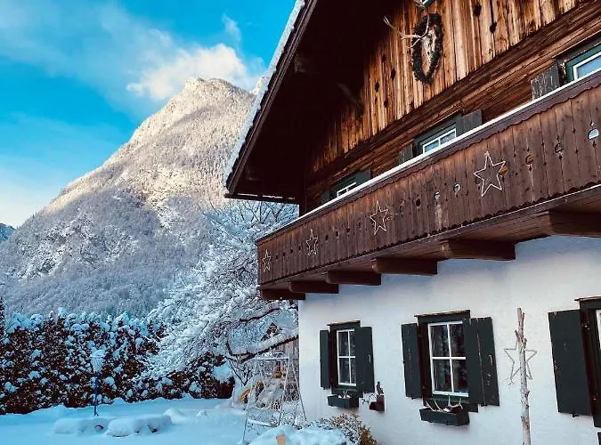 Forest Chalet, Famous Areas Around Us, 15 Min To Of Salzburg, Mountainview, Panorama Sauna, Bath Whirlpool, Fire Pit In Garden Up To 10 P *