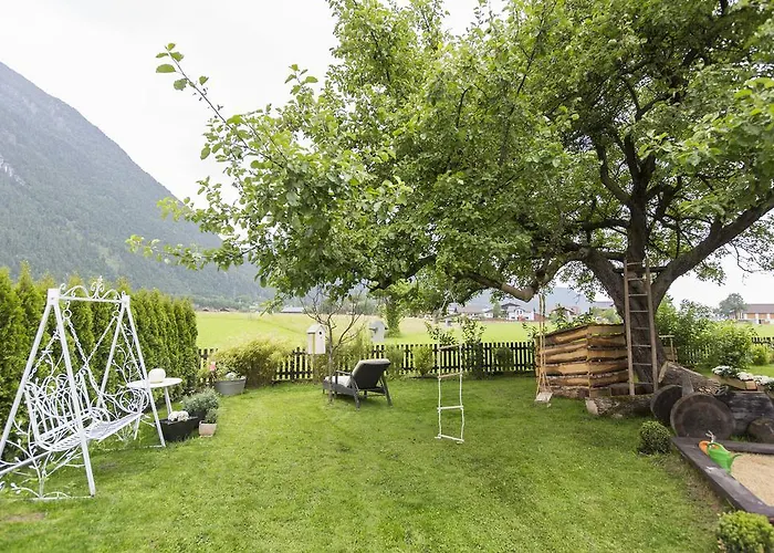 펜션 Forest Chalet, Famous Areas Around Us, 15 Min To Of Salzburg, Mountainview, Panorama Sauna, Bath Whirlpool, Fire Pit In Garden Up To 10 P *