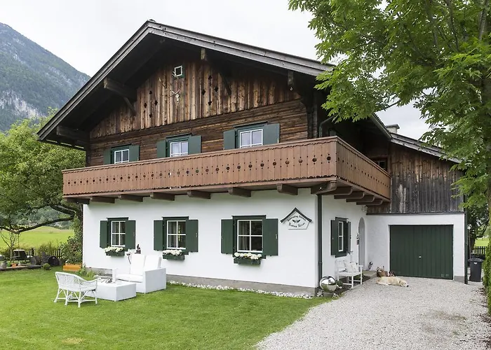 Forest Chalet, Famous Areas Around Us, 15 Min To Of Salzburg, Mountainview, Panorama Sauna, Bath Whirlpool, Fire Pit In Garden Up To 10 P *
