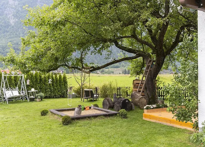 펜션 Forest Chalet, Famous Areas Around Us, 15 Min To Of Salzburg, Mountainview, Panorama Sauna, Bath Whirlpool, Fire Pit In Garden Up To 10 P 골링안데살자흐