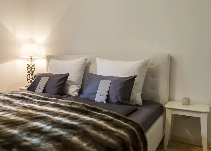 Forest Chalet, Famous Areas Around Us, 15 Min To Of Salzburg, Mountainview, Panorama Sauna, Bath Whirlpool, Fire Pit In Garden Up To 10 P *