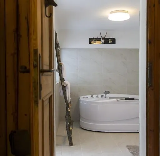 펜션 Forest Chalet, Famous Areas Around Us, 15 Min To Of Salzburg, Mountainview, Panorama Sauna, Bath Whirlpool, Fire Pit In Garden Up To 10 P