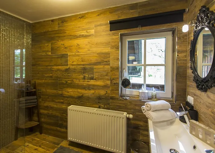 펜션 Forest Chalet, Famous Areas Around Us, 15 Min To Of Salzburg, Mountainview, Panorama Sauna, Bath Whirlpool, Fire Pit In Garden Up To 10 P *