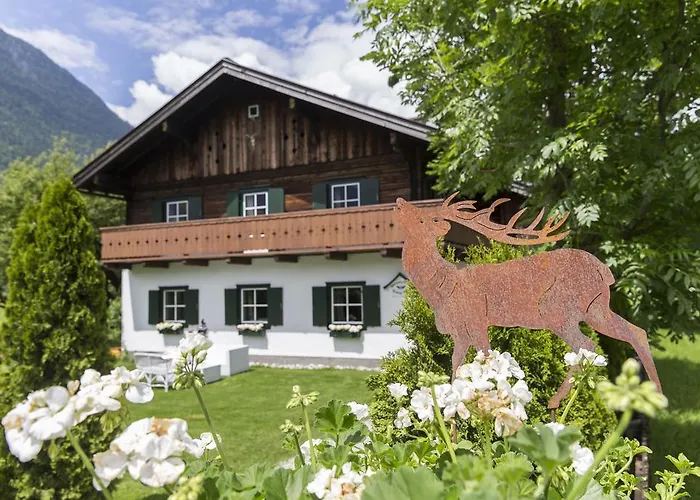 Forest Chalet, Famous Areas Around Us, 15 Min To Of Salzburg, Mountainview, Panorama Sauna, Bath Whirlpool, Fire Pit In Garden Up To 10 P 펜션 골링안데살자흐