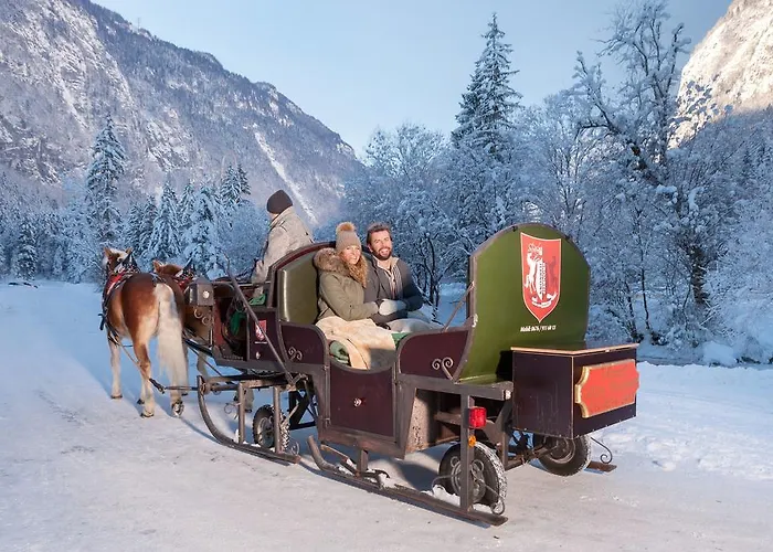 펜션 Forest Chalet, Famous Areas Around Us, 15 Min To Of Salzburg, Mountainview, Panorama Sauna, Bath Whirlpool, Fire Pit In Garden Up To 10 P